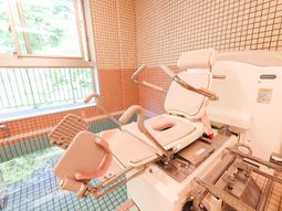 バリアフリーな浴室設備