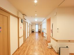 明るい廊下の様子