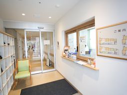 明るいエントランス風景