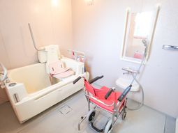 バリアフリーの浴室設備
