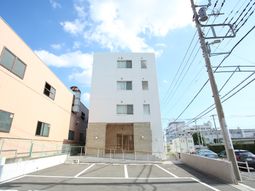 清潔感のある建物エントランス