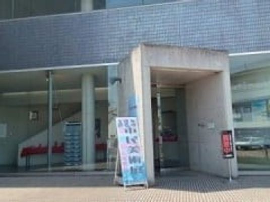 建物の出入口外観  