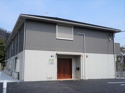 清潔感のある建物正面