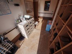 奥行きある廊下