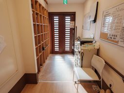 光が差し込む廊下