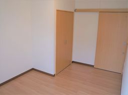広々とした明るい居室