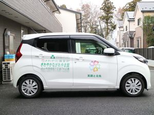 スタッフ用の白い車