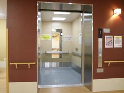 エレベーターの自動ドア