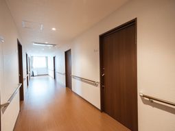 明るい廊下の風景