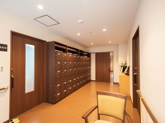 ロビーの郵便受け