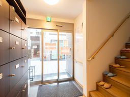 明るい玄関ホール