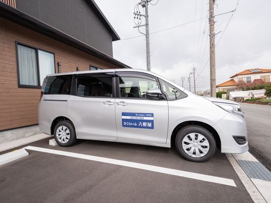 施設用の送迎車両