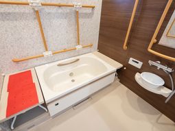 バリアフリー対応の浴室