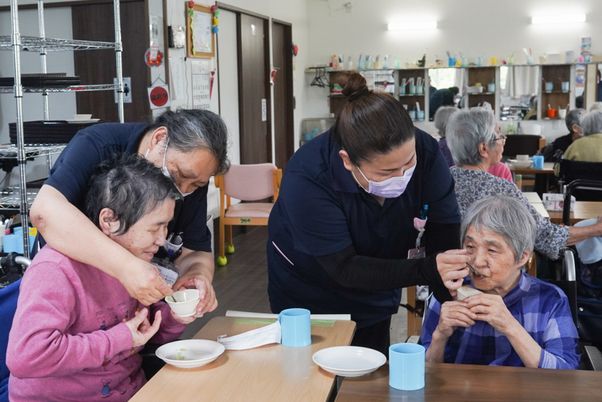 ケアの様子が見える食堂