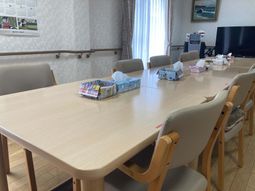 日差しが差し込む部屋