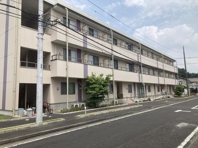 3階建ての建物外観