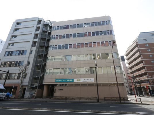都会の多階建て建物