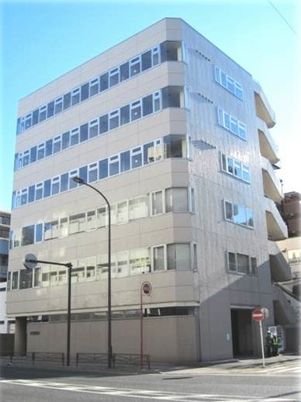 現代的な建物の外観