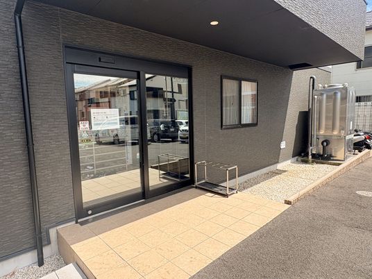 施設の出入口  