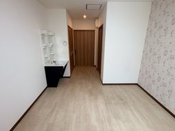 明るい廊下の洗面台