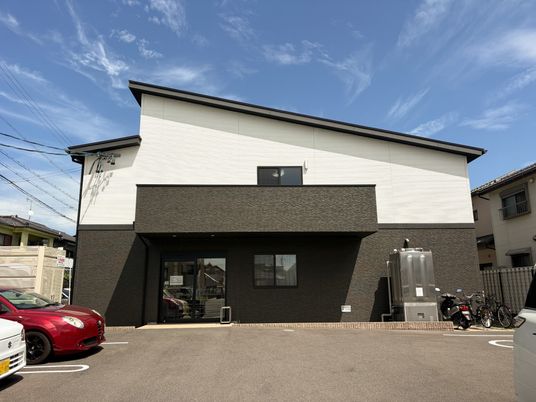 外観が見える建物正面  