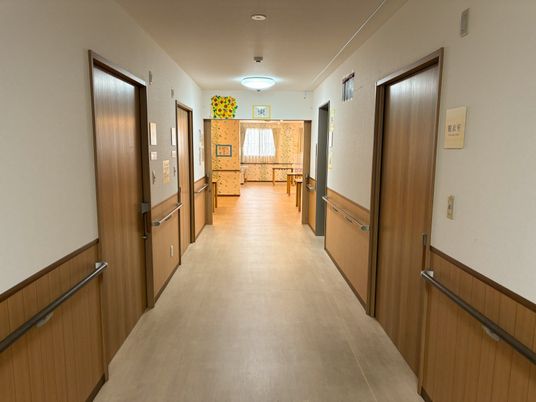 手すり付き廊下  