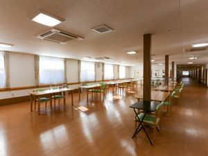 広い清潔な食堂