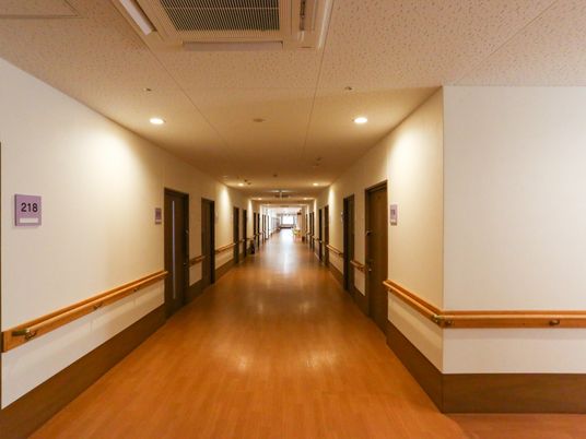 手すり付き廊下