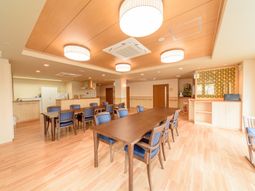 広々とした明るいダイニング