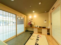 暖かい和室のエントランス