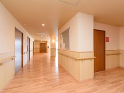 明るい廊下の風景