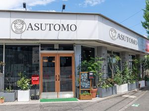 看板のある外観  
