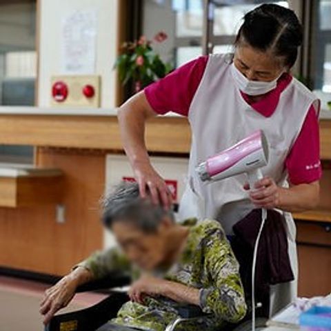 髪を乾かすシーン