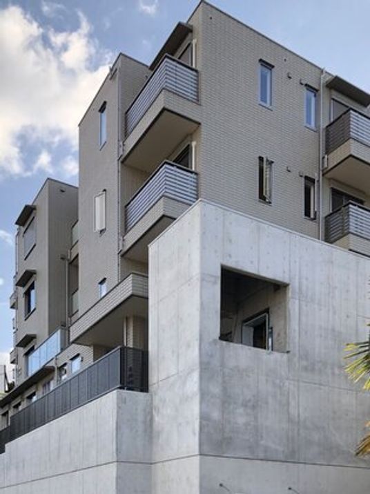 モダンな建物の外観