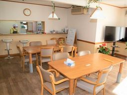 明るい食堂の様子