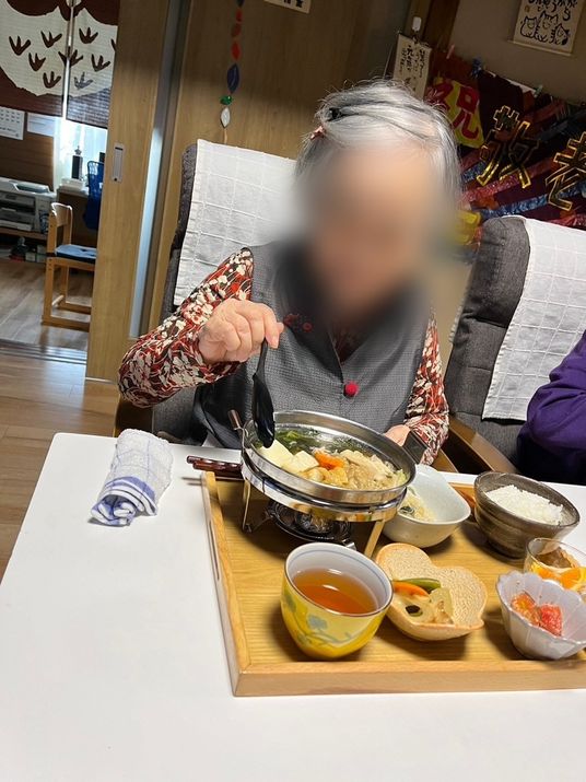 リビングでの食事