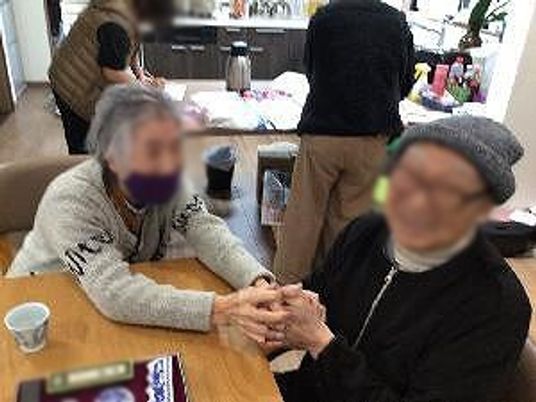 温かな食卓の様子