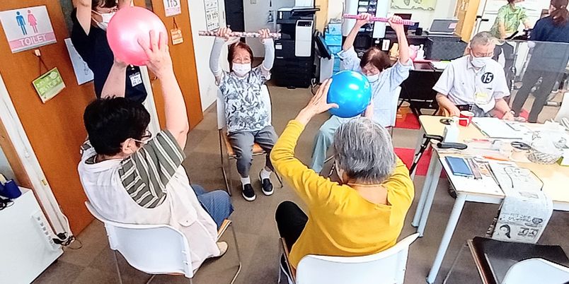 楽しげな様子の多目的室
