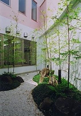 竹が植えられた中庭