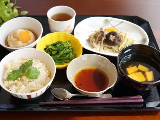 栄養バランスの取れた食事内容