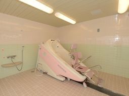 バリアフリー対応の浴室
