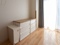 明るく落ち着いた雰囲気の居室