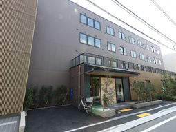 現代的な建物のエントランス