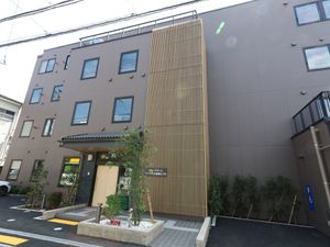 モダンな建物のエントランス