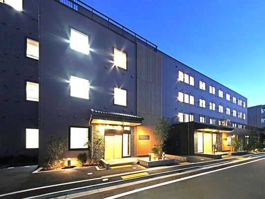 夜の外観  