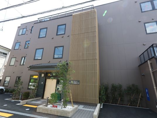 現代的な建物の外観