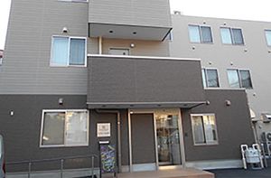 三階建ての建物外観