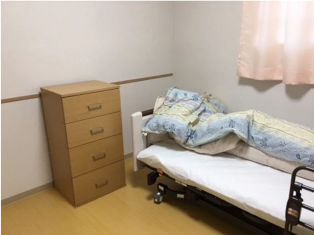 快適な居室 居室 ゆったりとしたベッドスペースが確保された居室です。入居者のくつろぎのひとときを支えるための環境が整っています。