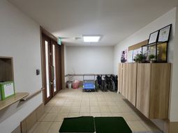 幅の広い廊下  