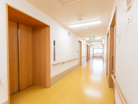 エレベーター付き廊下